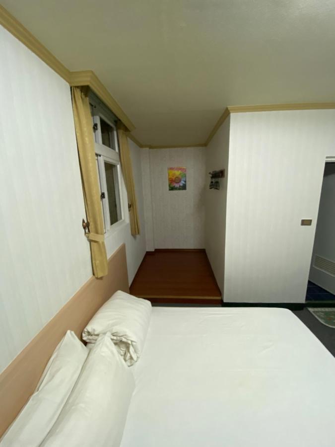 Rich Zone Hotel Тайбэй Экстерьер фото